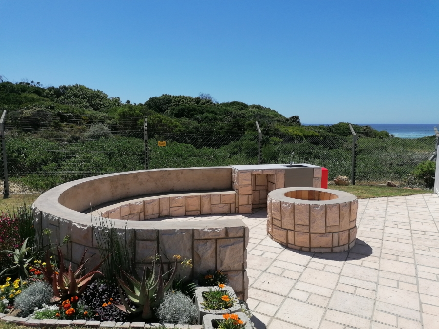 To Let 3 Bedroom Property for Rent in Marina Martinique Eastern Cape
